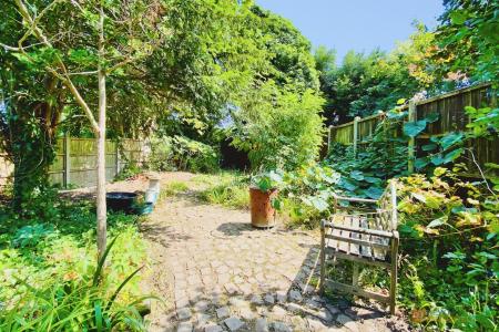 3 bedroom Semi-detached house for sale in Shakespeare Drive, Leicester, LE3