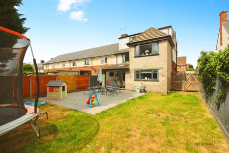 4 bedroom End of terrace house for sale in Woodland Drive, Leicester, LE3