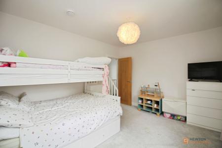 4 bedroom End of terrace house for sale in Woodland Drive, Leicester, LE3
