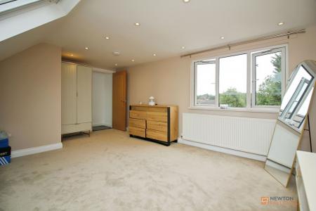 4 bedroom End of terrace house for sale in Woodland Drive, Leicester, LE3