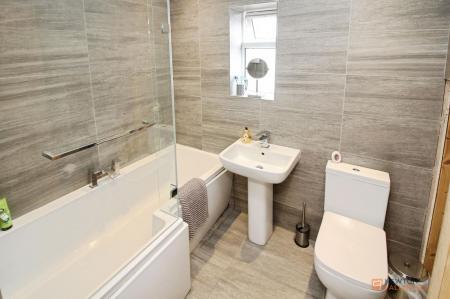 4 bedroom End of terrace house for sale in Woodland Drive, Leicester, LE3