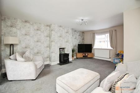 4 bedroom End of terrace house for sale in Woodland Drive, Leicester, LE3