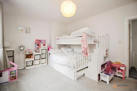 4 bedroom End of terrace house for sale in Woodland Drive, Leicester, LE3