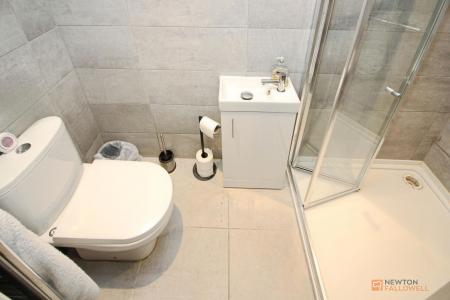 4 bedroom End of terrace house for sale in Woodland Drive, Leicester, LE3