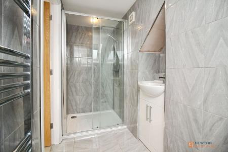 4 bedroom End of terrace house for sale in Woodland Drive, Leicester, LE3