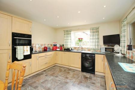 3 bedroom Detached house for sale in Heath Lane, Earl Shilton, LE9