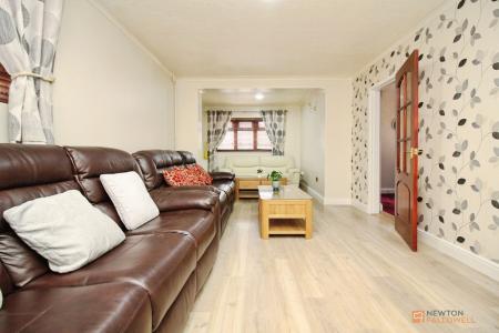 4 bedroom Detached house for sale in Columbine Close, Leicester, LE3