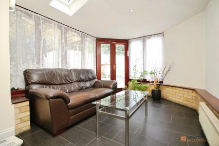 4 bedroom Detached house for sale in Columbine Close, Leicester, LE3