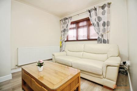 4 bedroom Detached house for sale in Columbine Close, Leicester, LE3