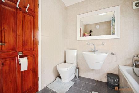 4 bedroom Detached house for sale in Columbine Close, Leicester, LE3