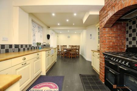 4 bedroom Detached house for sale in Columbine Close, Leicester, LE3