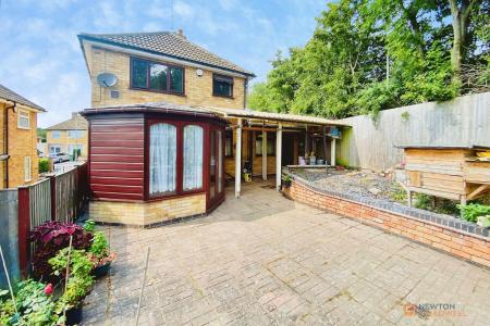 4 bedroom Detached house for sale in Columbine Close, Leicester, LE3