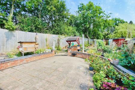 4 bedroom Detached house for sale in Columbine Close, Leicester, LE3