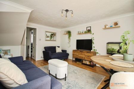 2 bedroom Semi-detached house for sale in Pretoria Close, Thurcaston Park, LE4