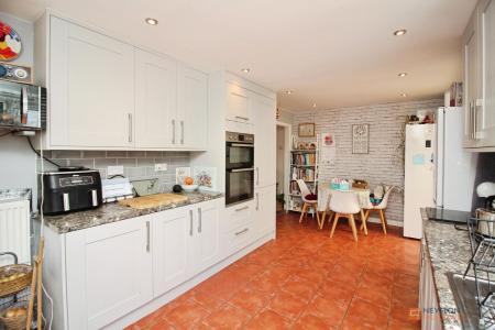 3 bedroom Detached house for sale in Farrier Lane, Leicester, LE4