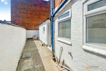 3 bedroom Terraced House for sale in Tudor Road, Leicester, LE3