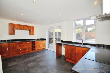 4 bedroom Detached house for sale in Hilders Road, Leicester, LE3