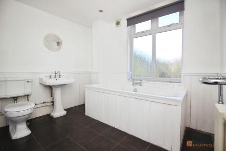 4 bedroom Detached house for sale in Hilders Road, Leicester, LE3