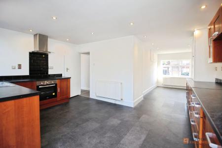 4 bedroom Detached house for sale in Hilders Road, Leicester, LE3