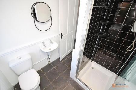 4 bedroom Detached house for sale in Hilders Road, Leicester, LE3