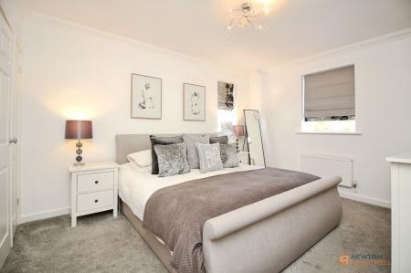 5 bedroom Detached house for sale in Barons Close, Kirby Muxloe, LE9