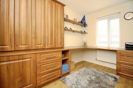 5 bedroom Detached house for sale in Barons Close, Kirby Muxloe, LE9