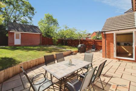 5 bedroom Detached house for sale in Barons Close, Kirby Muxloe, LE9
