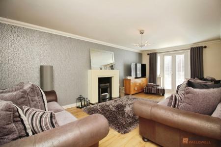 5 bedroom Detached house for sale in Barons Close, Kirby Muxloe, LE9