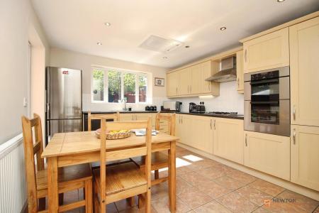 5 bedroom Detached house for sale in Barons Close, Kirby Muxloe, LE9