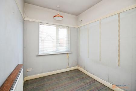 3 bedroom Semi-detached house for sale in Ainsdale Road, Leicester, LE3