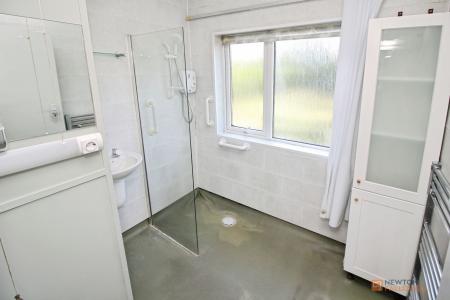 3 bedroom Semi-detached house for sale in Ainsdale Road, Leicester, LE3