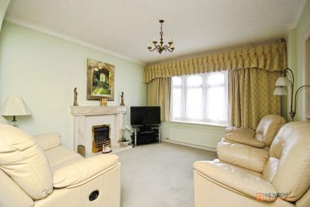 4 bedroom Detached house for sale in Lubbesthorpe Road, Leicester, LE3