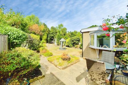4 bedroom Detached house for sale in Lubbesthorpe Road, Leicester, LE3
