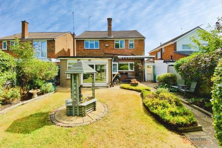 4 bedroom Detached house for sale in Lubbesthorpe Road, Leicester, LE3