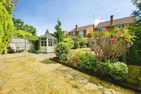 4 bedroom Detached house for sale in Lubbesthorpe Road, Leicester, LE3
