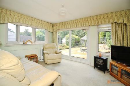 4 bedroom Detached house for sale in Lubbesthorpe Road, Leicester, LE3