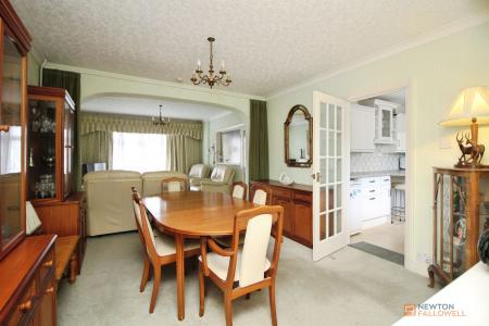 4 bedroom Detached house for sale in Lubbesthorpe Road, Leicester, LE3