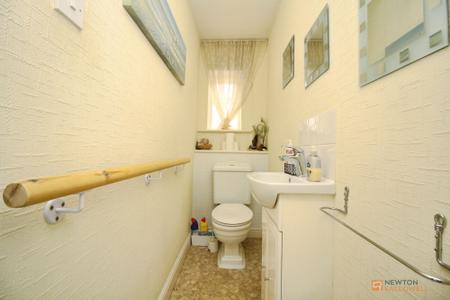 4 bedroom Detached house for sale in Lubbesthorpe Road, Leicester, LE3