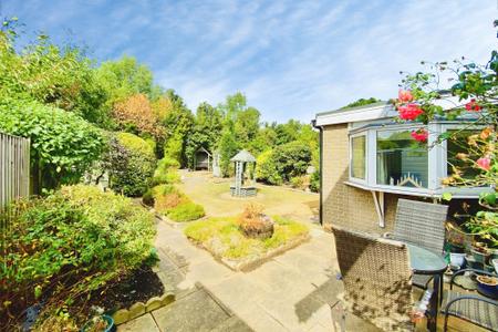 4 bedroom Detached house for sale in Lubbesthorpe Road, Leicester, LE3