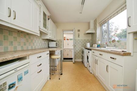 4 bedroom Detached house for sale in Lubbesthorpe Road, Leicester, LE3