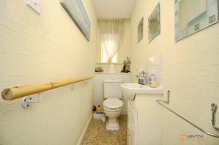 4 bedroom Detached house for sale in Lubbesthorpe Road, Leicester, LE3