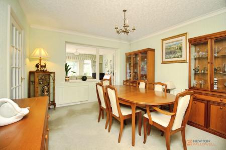 4 bedroom Detached house for sale in Lubbesthorpe Road, Leicester, LE3