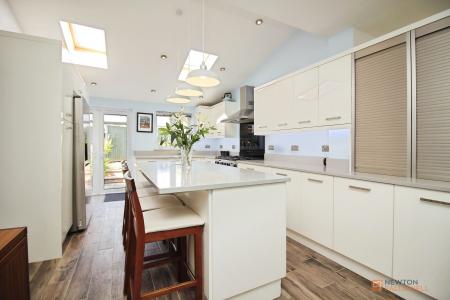 3 bedroom Semi-detached house for sale in Erdyngton Road, Leicester, LE3