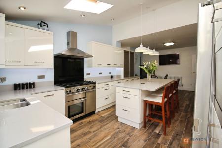 3 bedroom Semi-detached house for sale in Erdyngton Road, Leicester, LE3