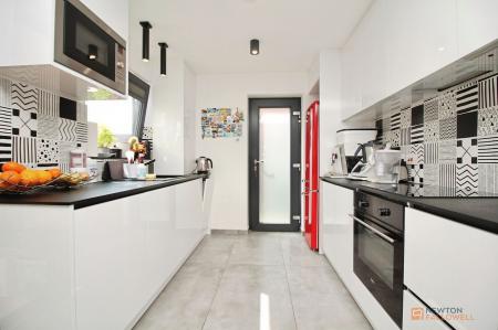 3 bedroom Semi-detached house for sale in Darien Way, Braunstone, LE3