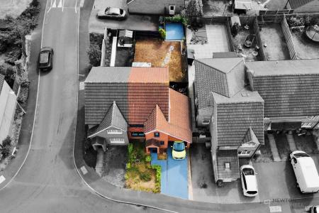 3 bedroom Semi-detached house for sale in Darien Way, Braunstone, LE3
