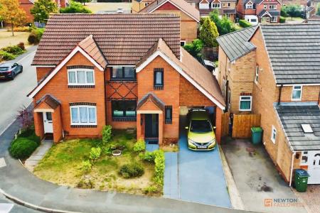 3 bedroom Semi-detached house for sale in Darien Way, Braunstone, LE3