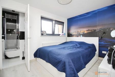 3 bedroom Semi-detached house for sale in Darien Way, Braunstone, LE3