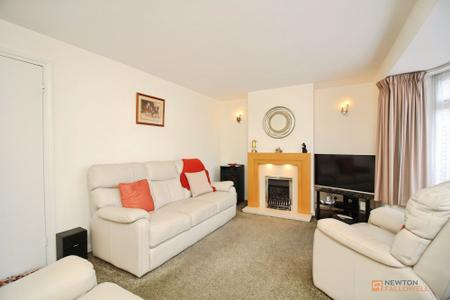 2 bedroom Semi-detached house for sale in The Osiers, Leicester, LE3