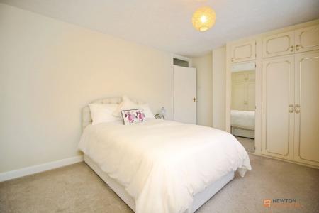 2 bedroom Semi-detached house for sale in The Osiers, Leicester, LE3